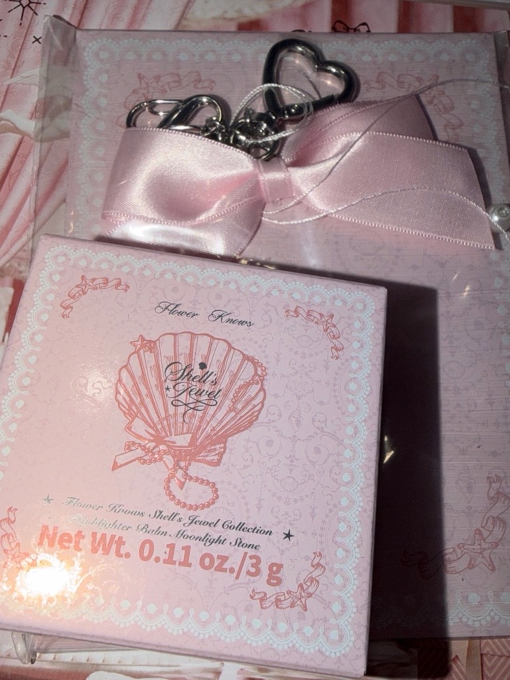 Shell's Jewel Pink Shell Keychain Highlighter Balm - Picture 2 of 3